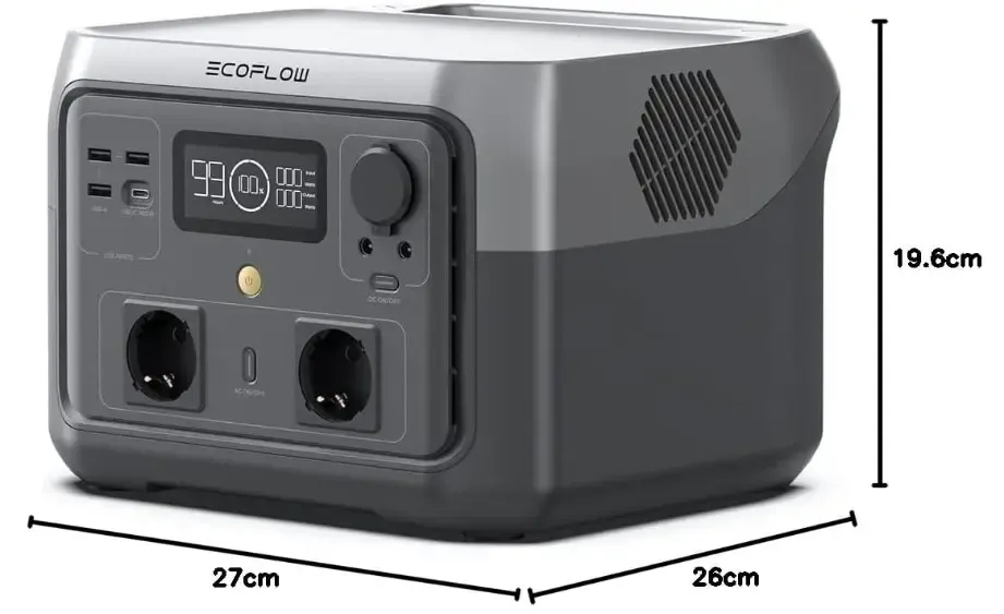 EcoFlow River 2 conectada a un portátil MacBook en una mesa de camping al aire libre